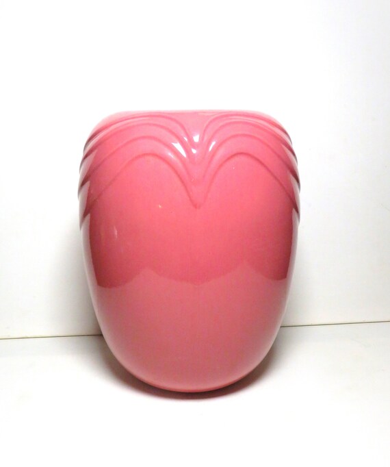 Large Vintage 1980s McCoy Pink Art Deco Vase Large Vintage 1980s McCoy Pink Art Deco Vase