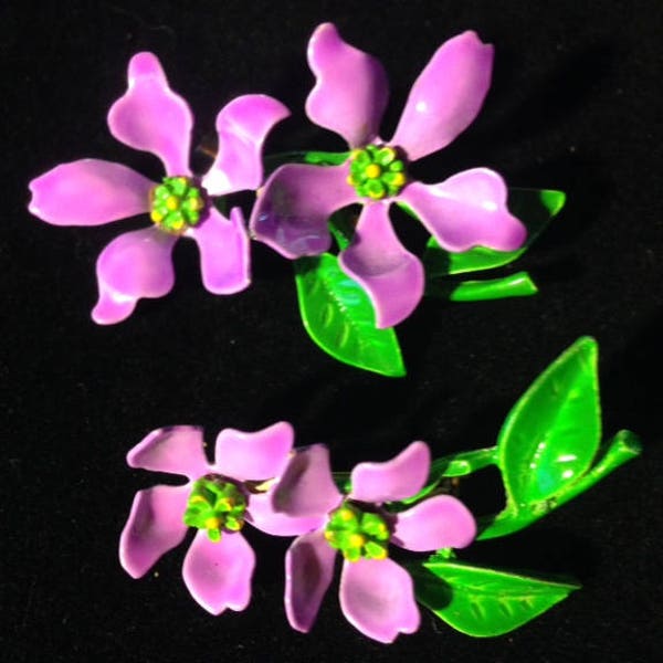 1960s Vintage MOD Flower Power Enameled Set of 2 Pins Purple and Green