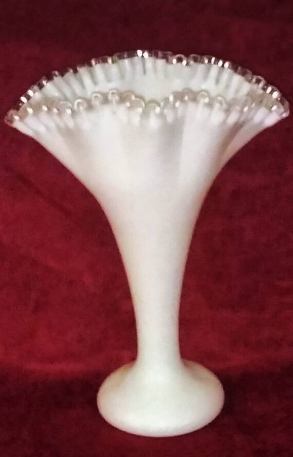 ヴィンテージ フェントン シルバー クレスト 花瓶：1940年代のフリル