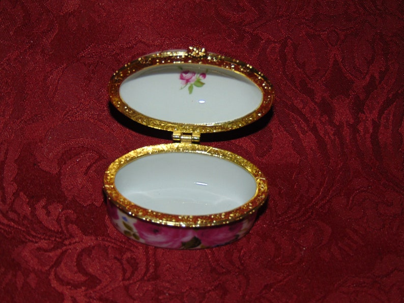Vintage Sorell Fine Porcelain Oval Trinket Box Decorated with Roses with Gold Metal Trim