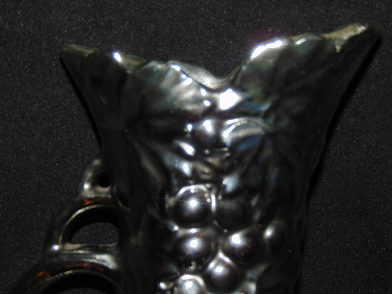 1940 McCoy Pottery Shiny Silver Grapes & Leaves Ewer Vase 641 USA Ohio Sammlerkeramik Bild 7