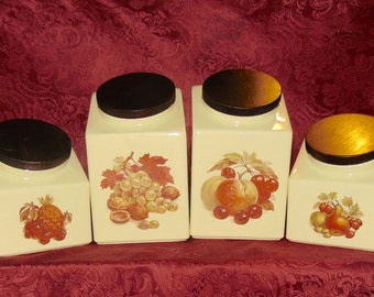 Ensemble de boîtes métalliques Mid-Century Kyalyn : poterie de récolte de fruits avec couvercles en bois