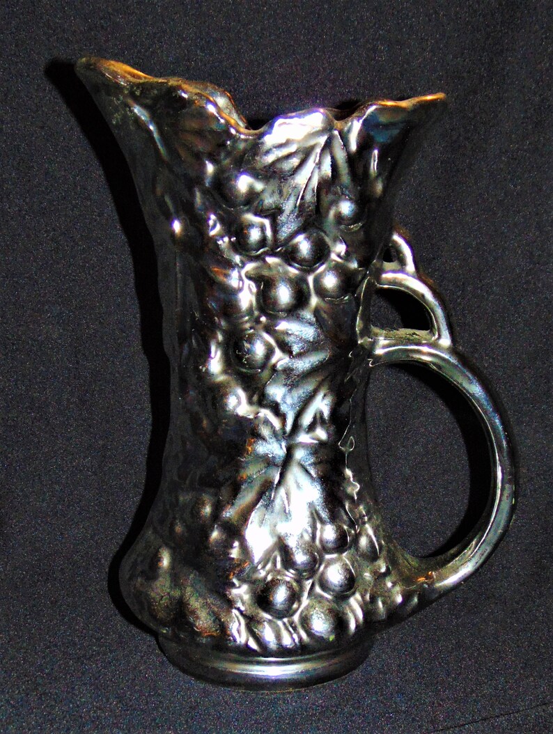 1940 McCoy Pottery Shiny Silver Grapes & Leaves Ewer Vase 641 USA Ohio Sammlerkeramik Bild 3