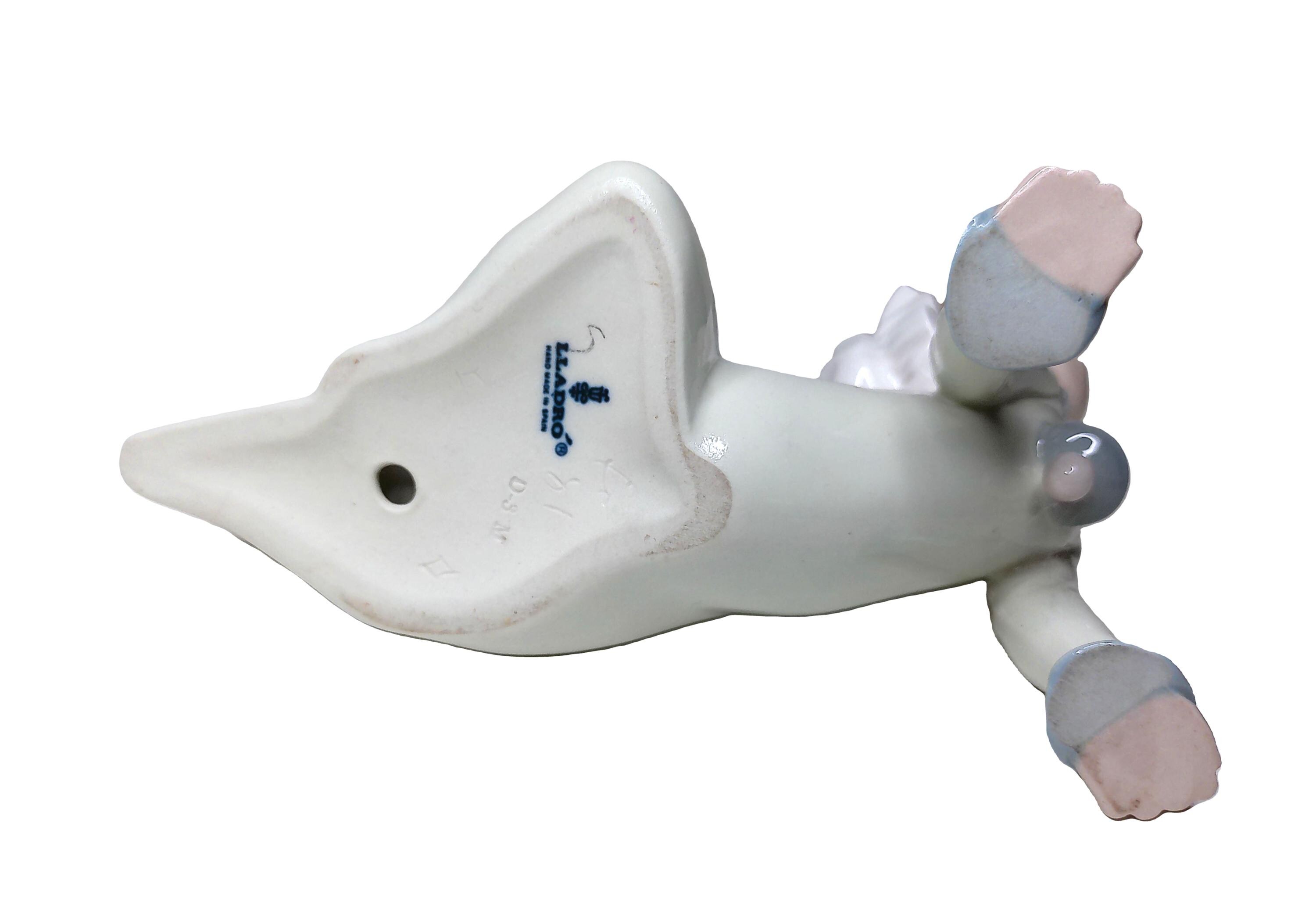 1982年 リヤドロ磁器「床に座る赤ちゃん」ハイハイ サルバドール