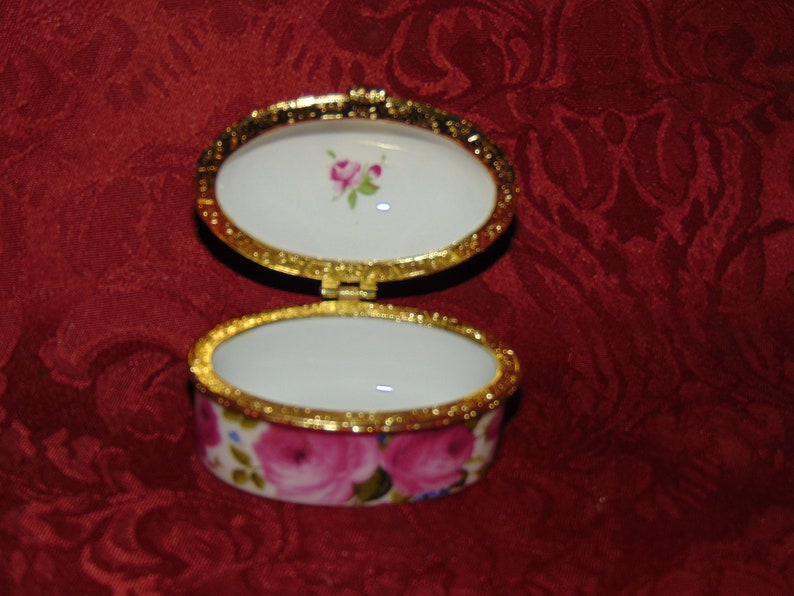 Vintage Sorell Fine Porcelain Oval Trinket Box Decorated with Roses with Gold Metal Trim