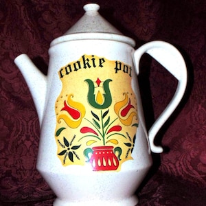 1973 McCoy Coffee Pot Cookie Jar Pennsylvania Dutch