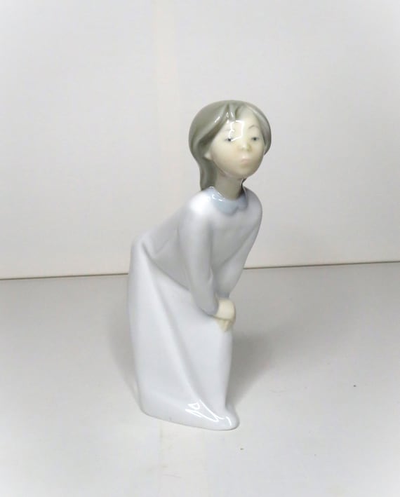 初期のリヤドロ磁器製置物：キスをする少女 No.4873、スペイン - Etsy 日本