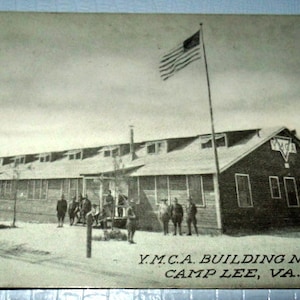 Cartolina della seconda guerra mondiale RPPC "YMCA Building No. 54" Camp Lee, Virginia