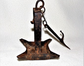RARE AMERICAN PRIMITIVE 18th to 19th Century Crusie or Fat Lamp