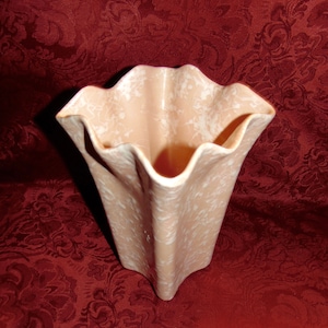 1950's Shawnee Pottery Salmon Spatterware Gorgeous Fluted Vase