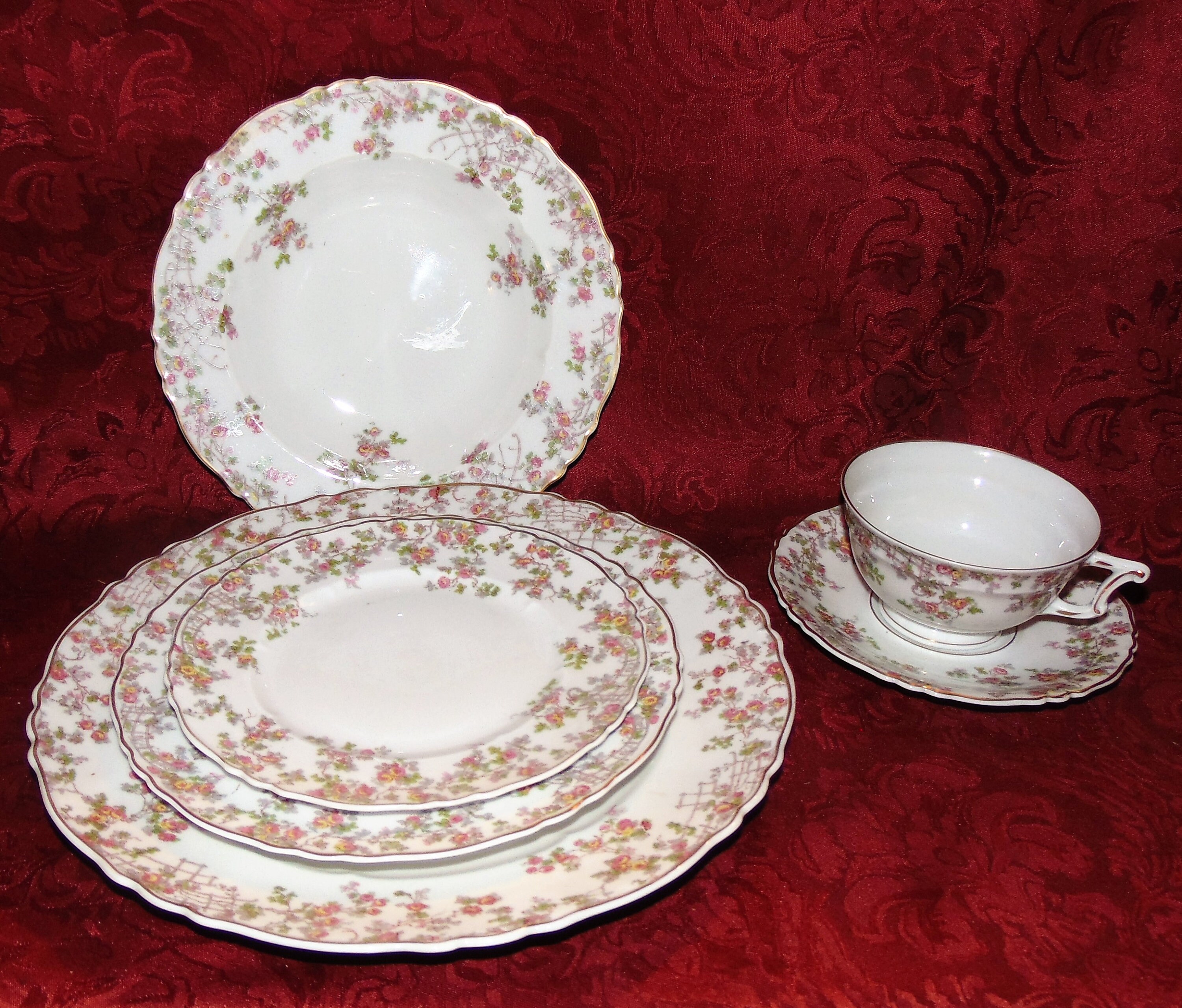 GORGEOUS! Haviland Limoge Porcelain 6 Piece Place for 8 in