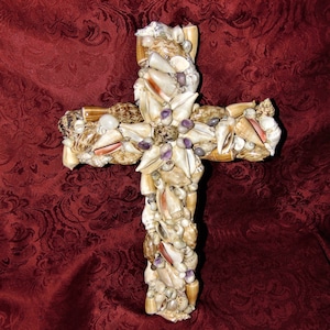 16-Zoll-Vintage Sea Shell Kreuz auf Holz