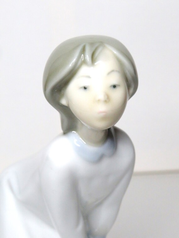 初期のリヤドロ磁器製置物：キスをする少女 No.4873、スペイン - Etsy 日本