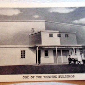 WWI Postkarte RPPC "One of the Theater Buildings" Camp Lee, VA Excel Cond