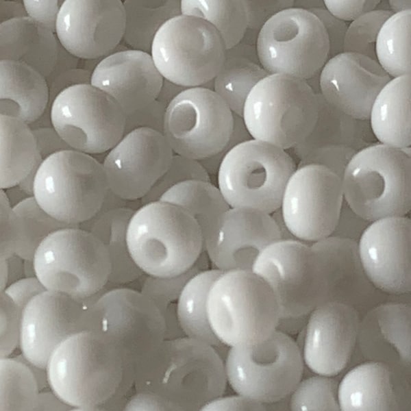 Czech Preciosa 11/0 White Opaque round seed beads 10 grams *Wholesale*