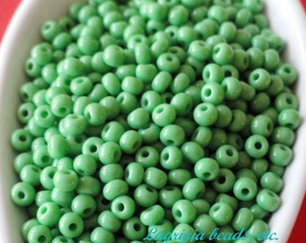 Czech Preciosa 8/0 Opaque light green round seed beads 10 grams *Wholesale*