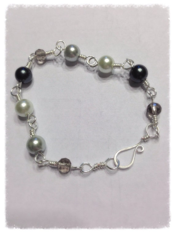 Items similar to Pearl bracelet on Etsy