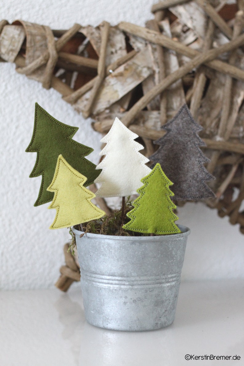 Tannenbaum ITH Stickdatei Set für 10x10 cm Stickrahmen, Baum Stickmuster perfekt für die Winter, Advent und Weihnachtsdeko und ein absoluter Hingucker.