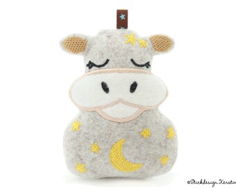 Lima para bordar ITH vaca con luna y estrellas | en el diseño de bordado de máquina de aro | colgante / llavero / juguete / animal de peluche