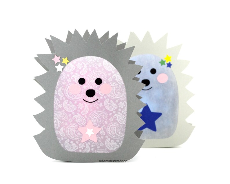 Igel Laterne auf Fotokaton die im dunkeln leuchtet nach der Bastelvorlage Igel in PDF zum ausdrucken und schneiden oder als Plotterdatei in DXF SVG zum plotten. Wunderschöne Igellaterne für kinder zum selber Basteln.