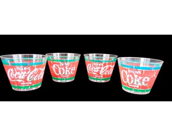 Bicchieri di plastica vintage anni '80 Coca Cola con effetto mosaico, rossi, verdi, trasparenti, con motivo giglio.