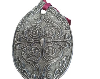 Vintage 1997 Grandmothers Love Pewter Tone Ornament Plaque Carson Statesmetal