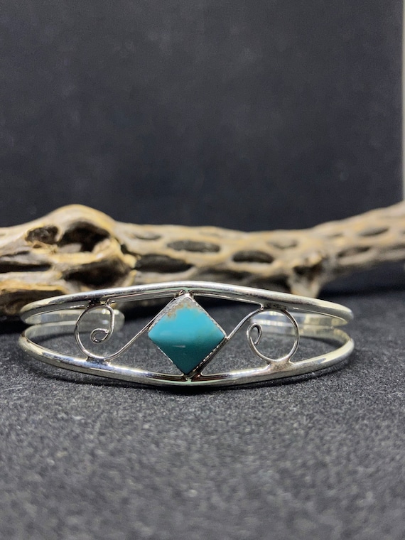 Exquisite Native American Navajo Sterling Silver Star Signed Bracelet Exquisite Native American Navajo Sterling Silver Star Signed Bracelet
