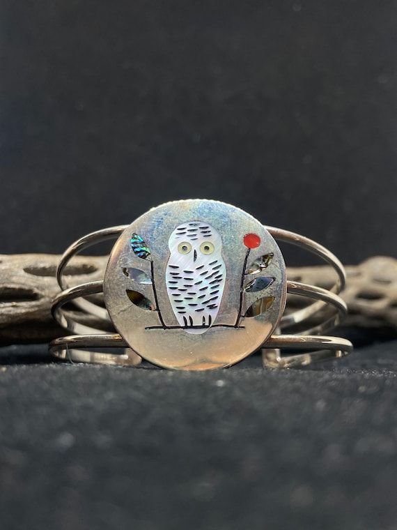 Handmade Native American Zuni Inlay Mother of Pearl & Jet Owl