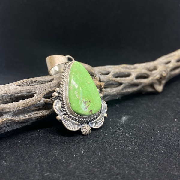 Handmade Native American Navajo Gaspeite sterling silver pendant stamped & signed