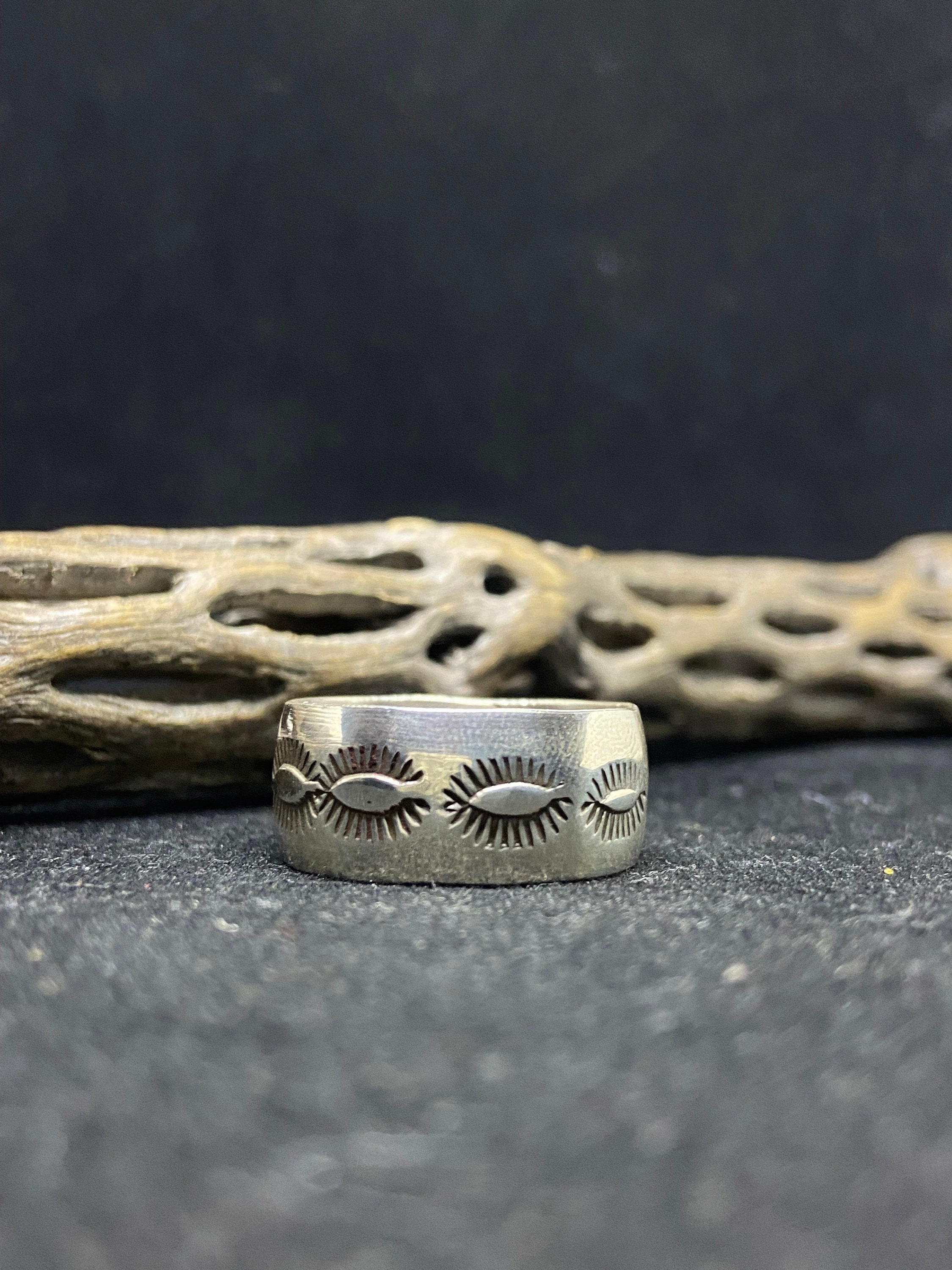 navajo sterling silver ring ess 刻印 Handmade Native American Navajo Plain Sterling Silver Stamped Ring