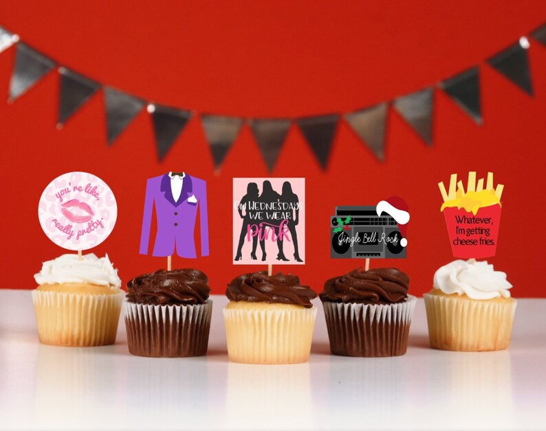 K&ouml;nnte beinhalten: Cupcakes mit dekorativen Aufs&auml;tzen. Aufs&auml;tze umfassen einen lila Anzug, eine Boombox mit Weihnachtsm&uuml;tze und Texte: "you're like really pretty", "Wednesday we wear pink" und "Whatever, I'm getting cheese fries."