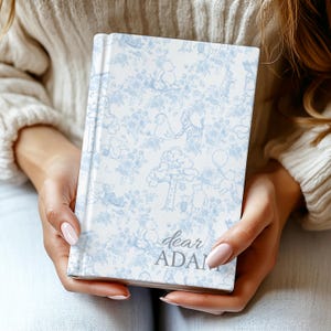 Diario de bebé con diseño de osito Winnie the Pooh, libro de recuerdos personalizado, recuerdo para la guardería y regalo para baby shower.