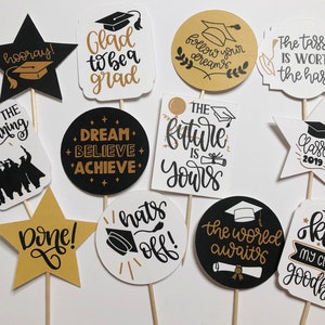 Graduation Cupcake Toppers - Set of 12. Graduation Party Decorations. Class of 2025 Decoration. Graduation Party Ideas.