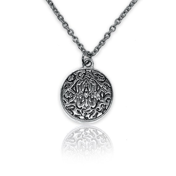Mens Silver Celtic Knot Irish Friendship Round Pendant - Mens Round Pendant Necklace Silver Mens Silver Celtic Knot Irish Friendship Round Pendant - Mens Round Pendant Necklace Silver