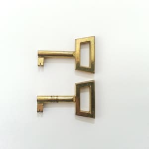 2 Vintage keys