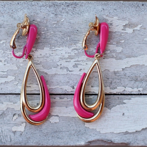 Trifari Clip On Earrings - Pink and Gold - Mid Century Modern Style - Pink Dangle Earrings