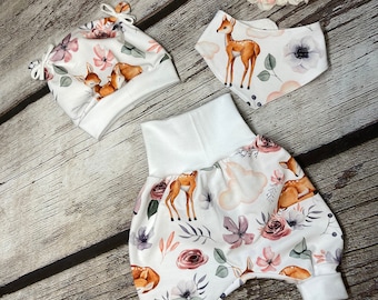 Clothing set for babies with flowers and deer in jersey