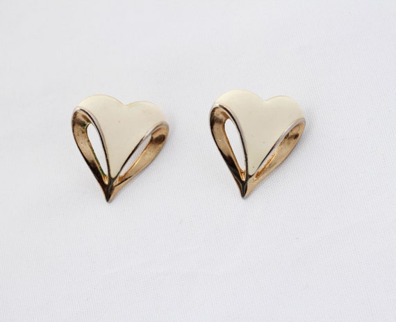 Beige and Gold Tone Enamel Heart Earrings - image 5