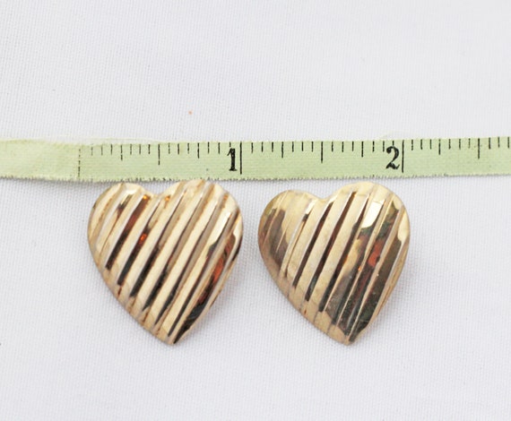 Gold Tone Ribbed Heart Earrings - image 5