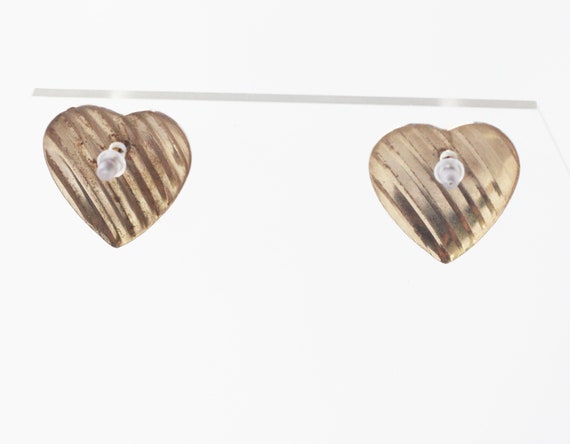 Gold Tone Ribbed Heart Earrings - image 2