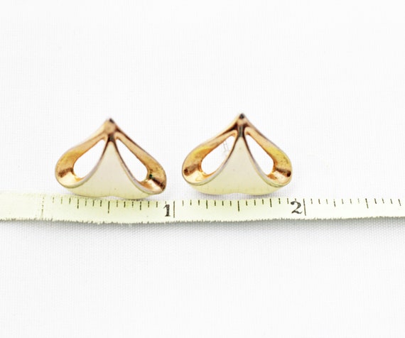 Beige and Gold Tone Enamel Heart Earrings - image 9