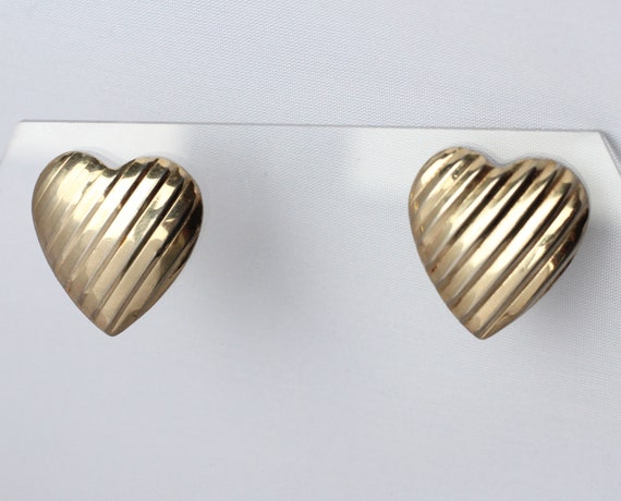 Gold Tone Ribbed Heart Earrings - image 3