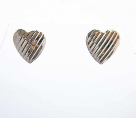 Gold Tone Ribbed Heart Earrings - image 6