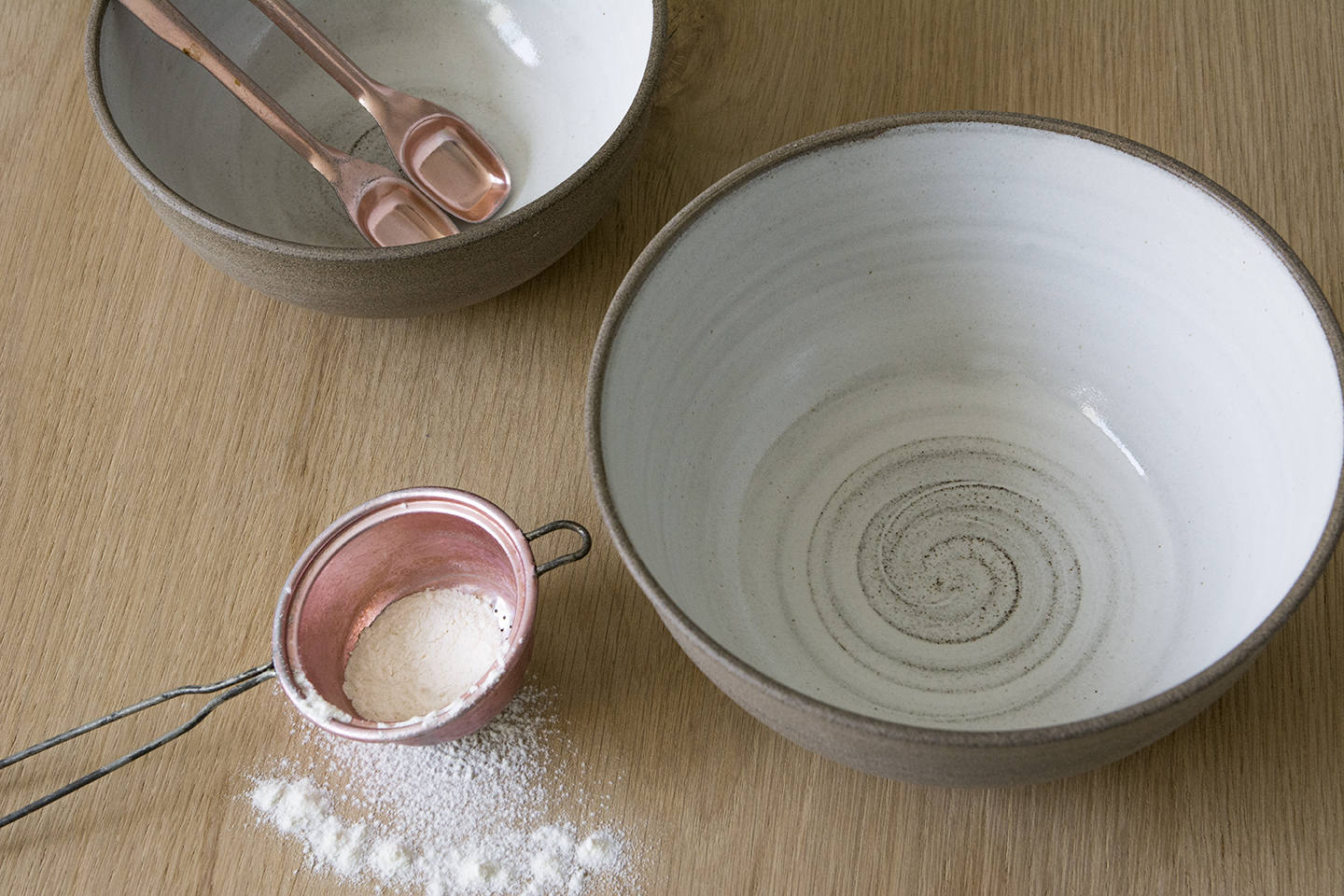 Bol à Mélanger en Céramique, Bol de Service, Saladier Poterie, Grès, Pâte, Cadeau Chef, Service Méla