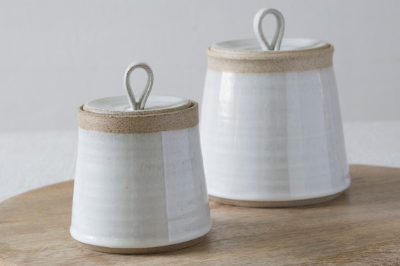 大きな陶器の置物 蓋付き 蓋付き陶器ジャー（大・小）2個セット - Etsy 日本