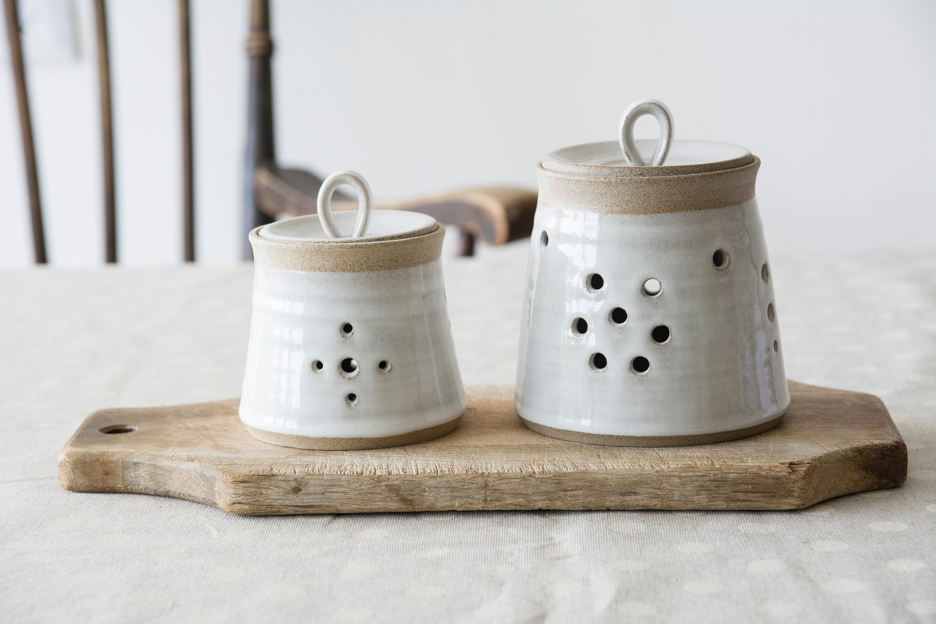 Rustic White Ceramic Garlic Storage, Kitchen Countertop, Thanksgiving Gift, Garlic Keeper, Garlic Bulb Jar, Kitchen Canister