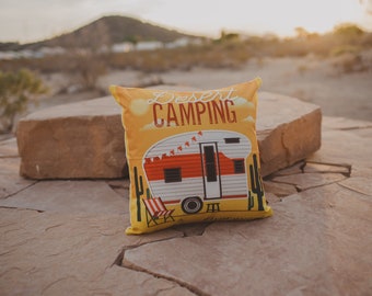 Camper feliz / rojo / cubierta de almohada / decoraciones de camper / tirar almohada / camper vintage / regalos de camper / camper decor / ideas de regalo