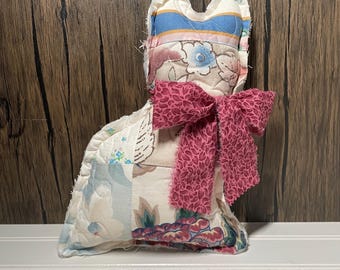 Handmade Vintage Quilt Kitty Cat Pillow Decor / Country / Primitive / Shabby / Cottage / Cutter Quilt Animal
