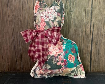 Handmade Vintage Quilt Kitty Cat Pillow Decor / Country / Primitive / Shabby / Cottage / Cutter Quilt Animal