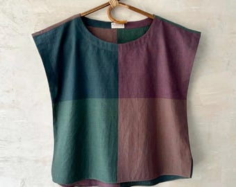 Top sans manches en coton biologique tissé à la main : motif à carreaux colorés, colorants naturels